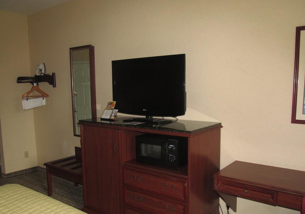 Baymont By Wyndham Lafayette Airport Otel Oda fotoğraf